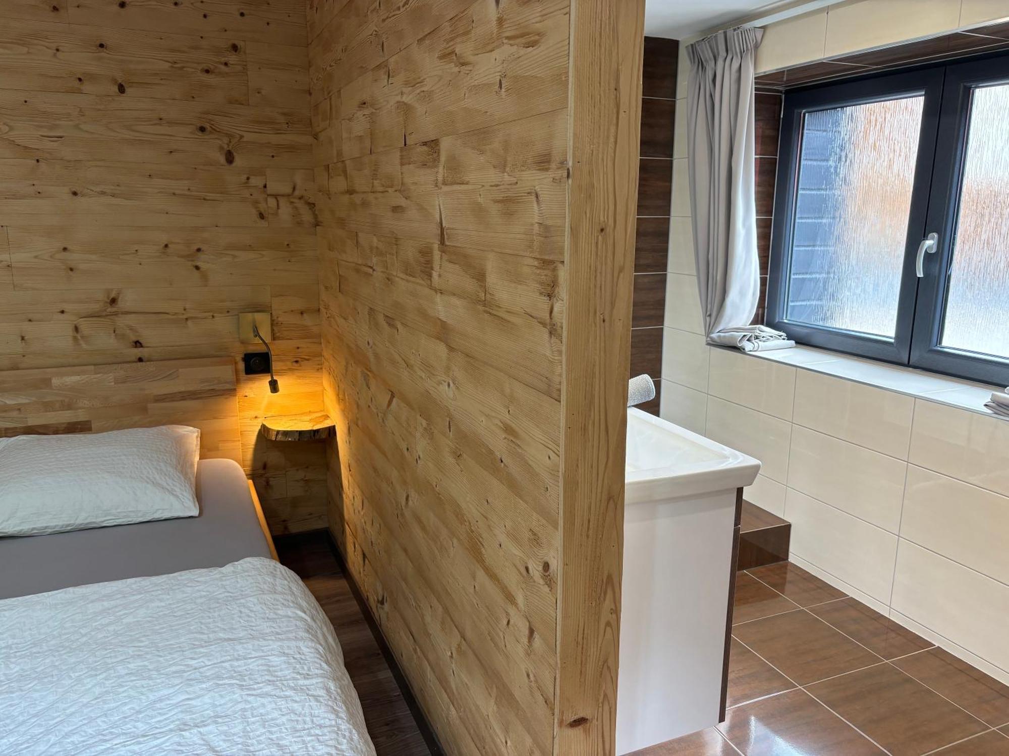 La Ferme De Rochesson, Jacuzzis & Piscine Commune Εξωτερικό φωτογραφία